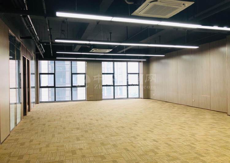 观澜樟坑径高新区工业园楼上精装修办公室338平出租8