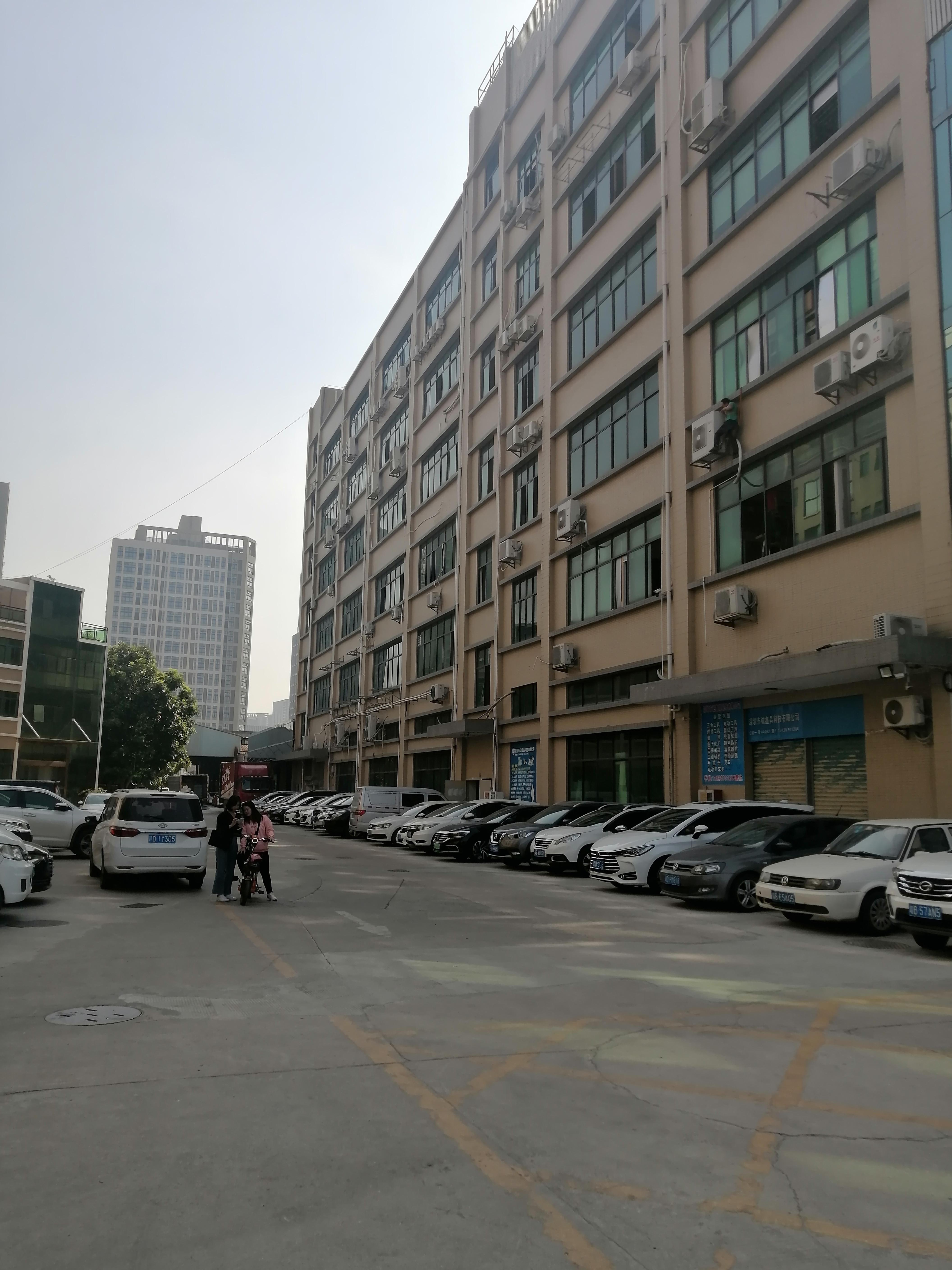 平湖华南城地铁口一楼厂房仓库2000平米出租使用率高