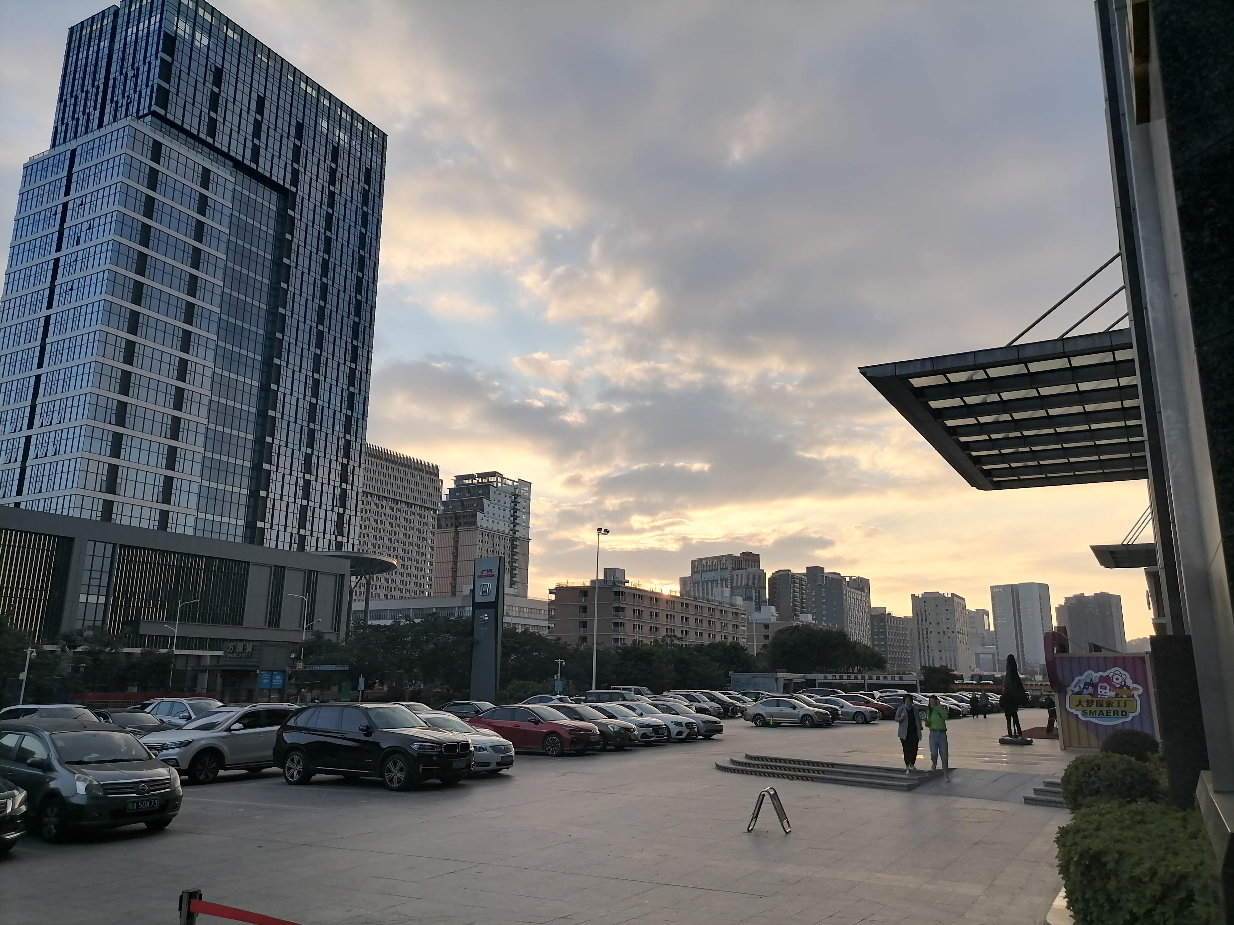 布吉长龙地铁口零距离楼上1580平适合商业培训办公等