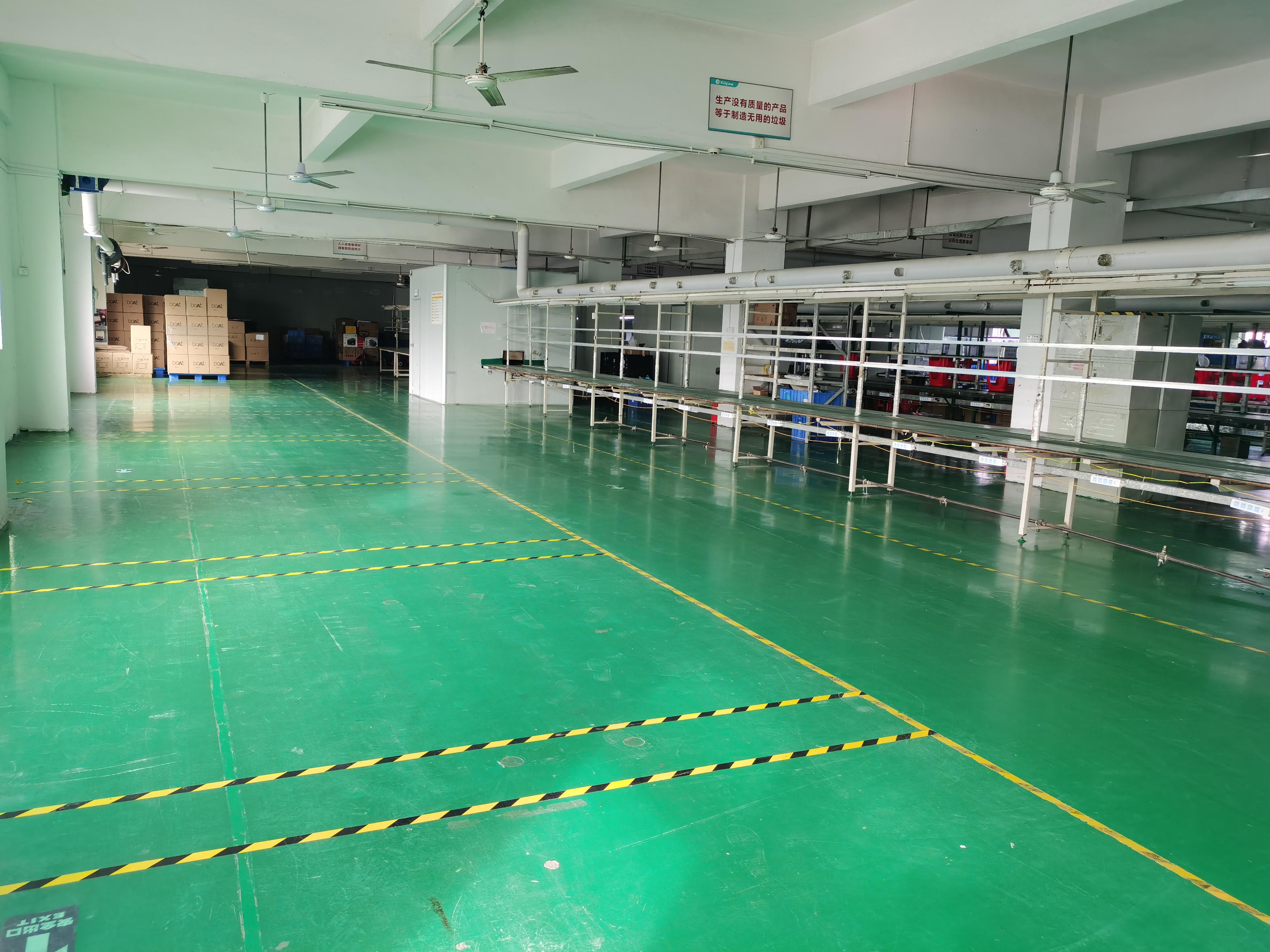 大浪石凹新岭路宝坤工业园1栋一楼800平（两格半）