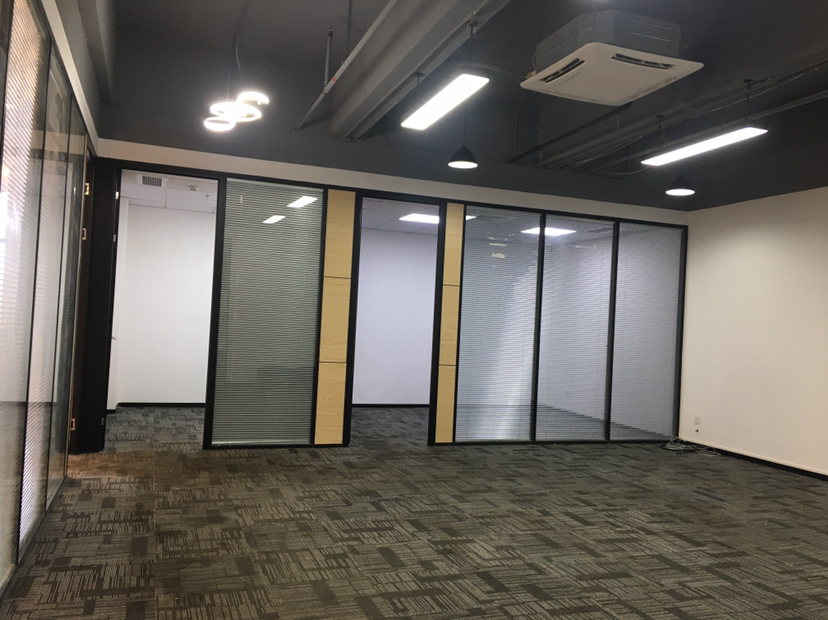 福永地铁口400米原房东物业精装修办公室出租价格低