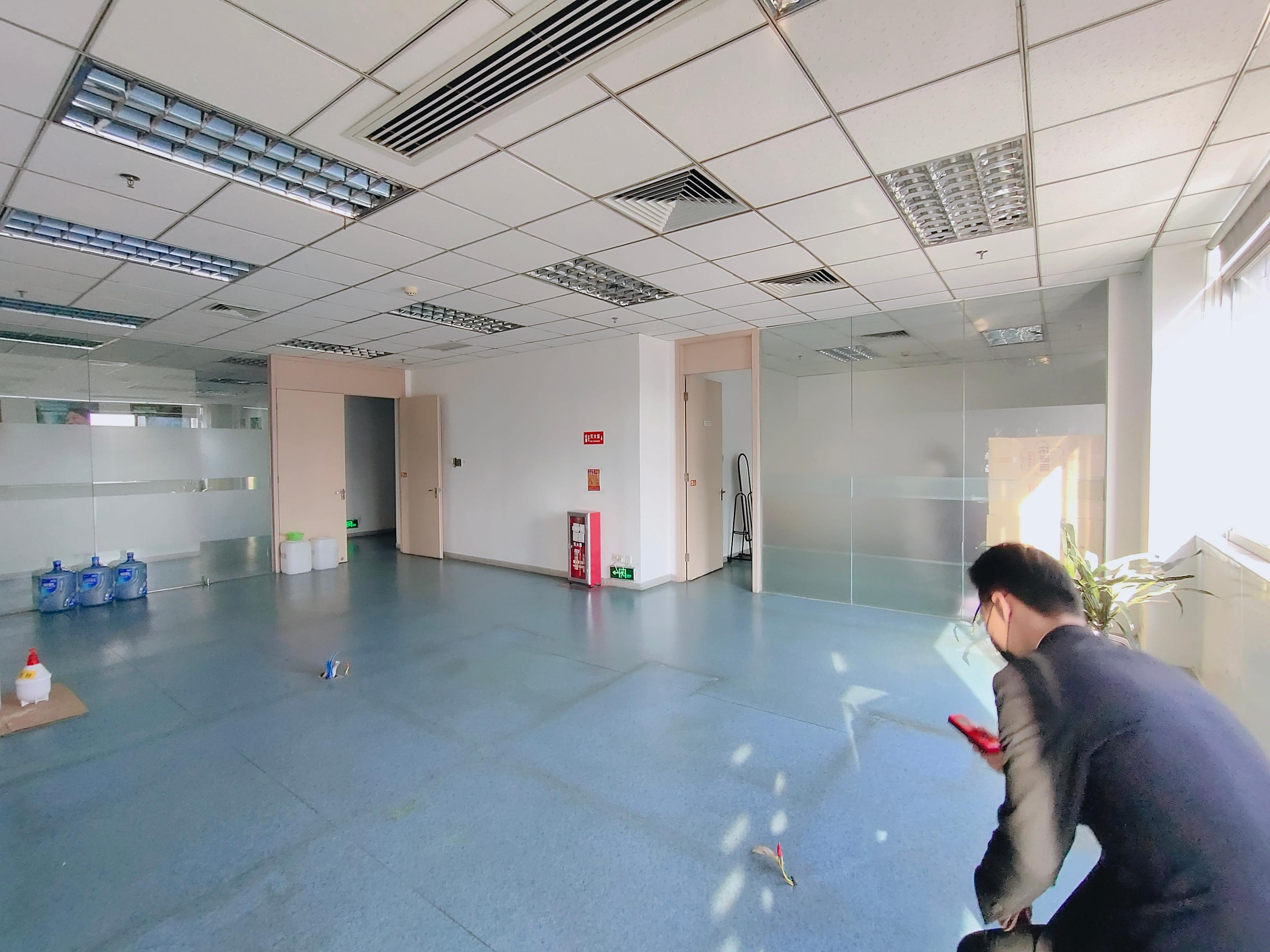 黄埔开创大道边上新出精装修办公室，可注册。
