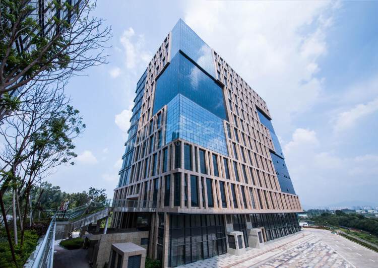 深圳龙岗双地铁口6米层高红本研发楼500平起卖，现房可按揭8
