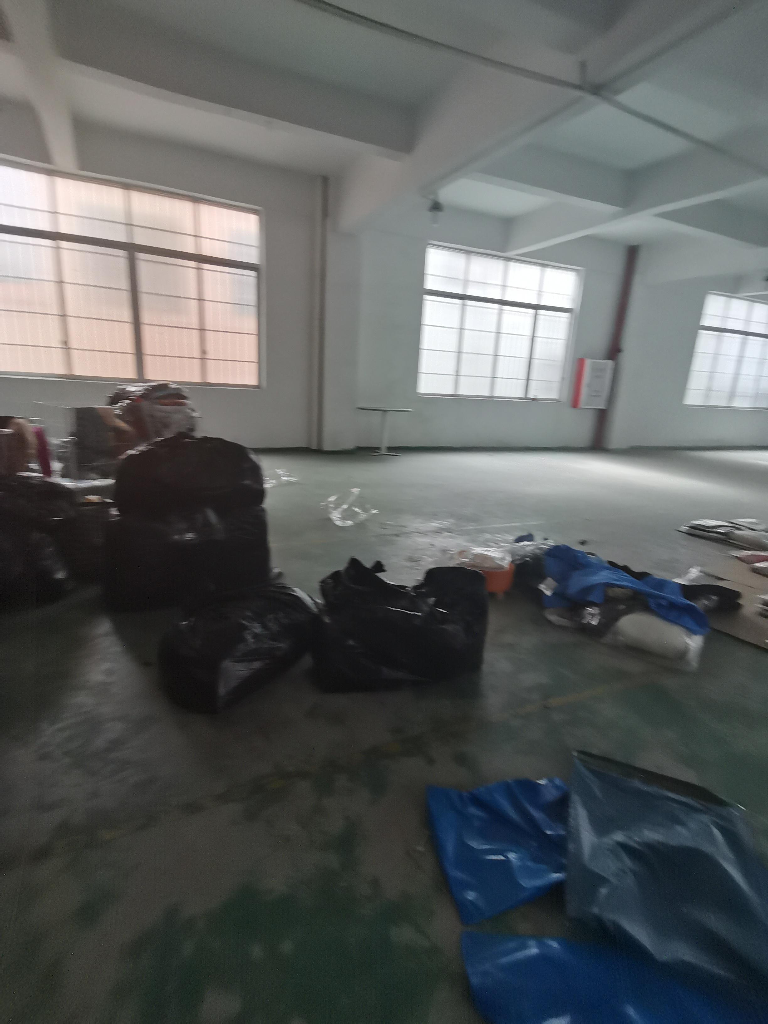 番禺新造500方厂房仓库出租，三吨货梯，证件齐全。