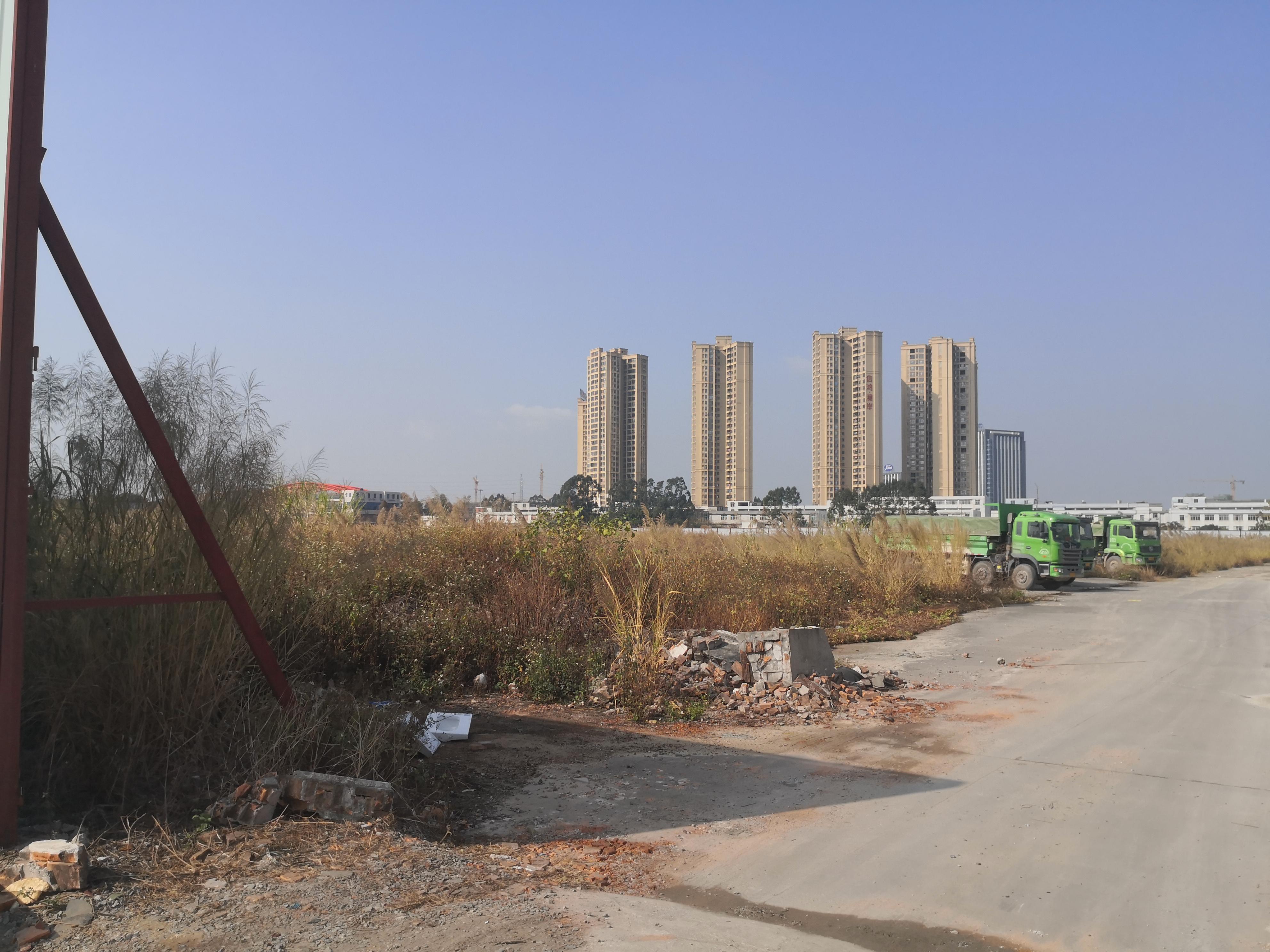 万江一手硬化空地低价招租，适用于停车场，驾校，水泥制品厂。3