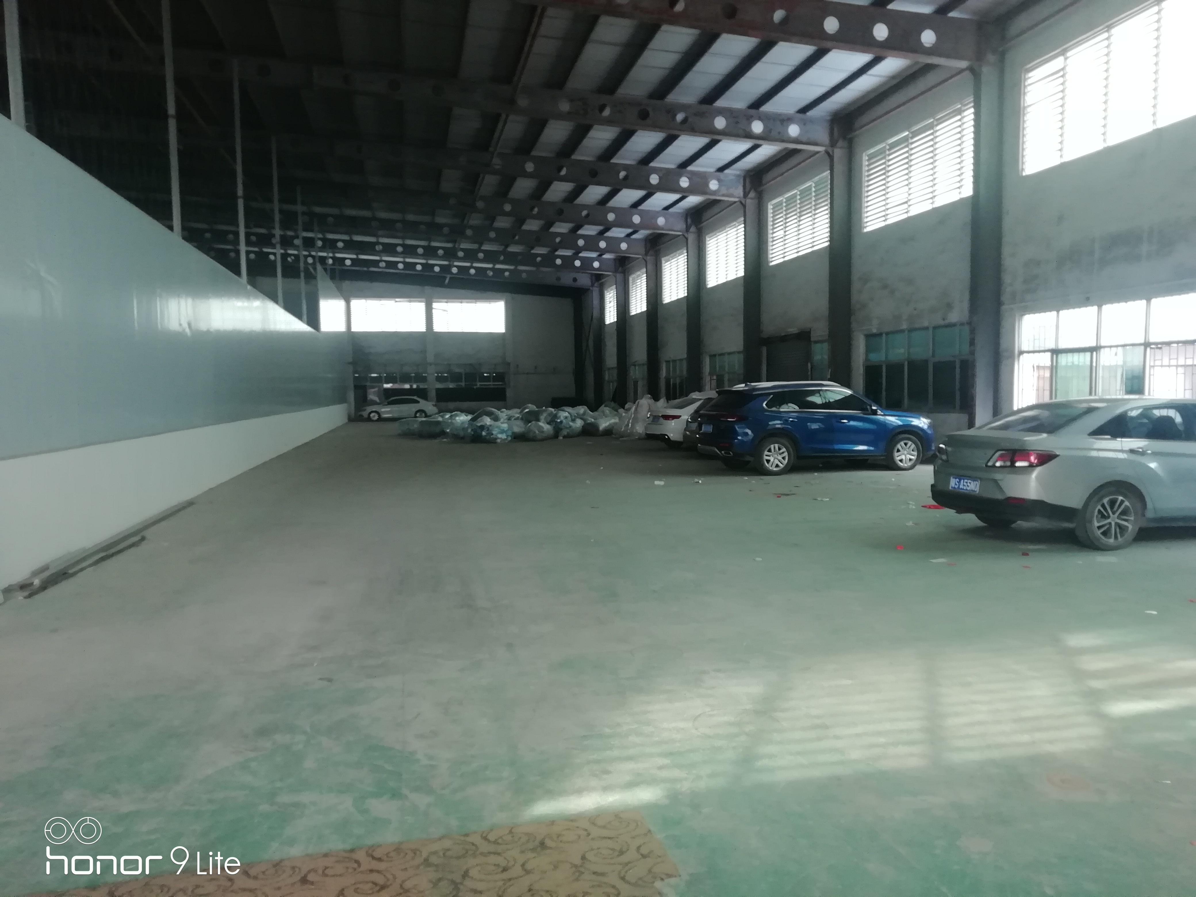 东莞市东城区牛山原房东1200平钢构单一层厂房仓库出租。
