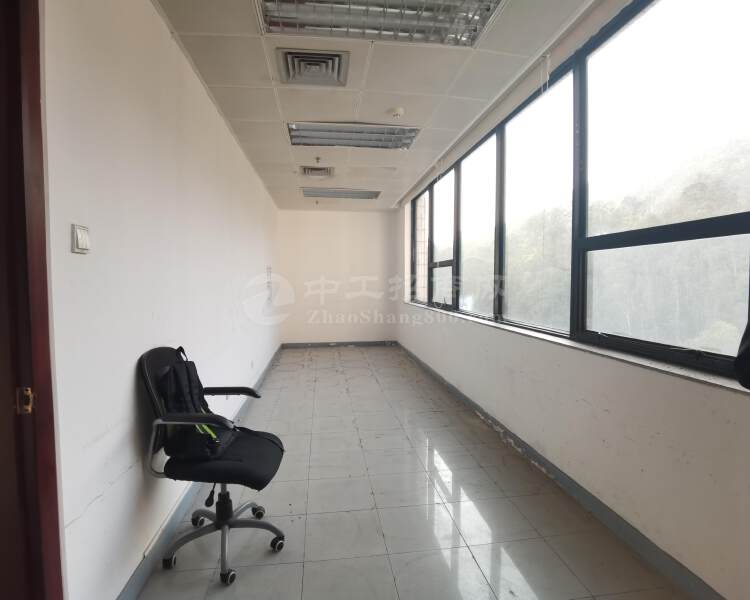 南山蛇口写字楼办公室118平，双面采光，视野开阔，办公安静!
