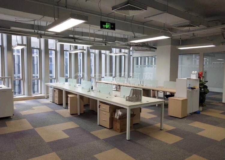 深圳大学附近新出400平精装修办公写字楼出租。4
