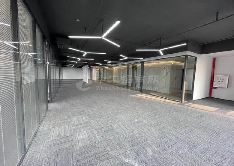 广州黄埔科学城核心版块项目，写字楼建筑面积12.4㎡万出售7