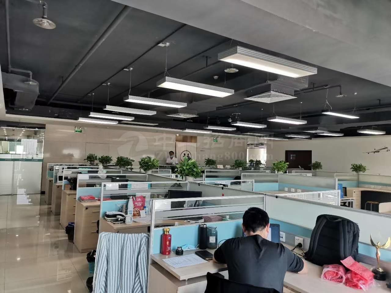 龙华大浪商业中心附近新出精装修办公室1670平，物业直租