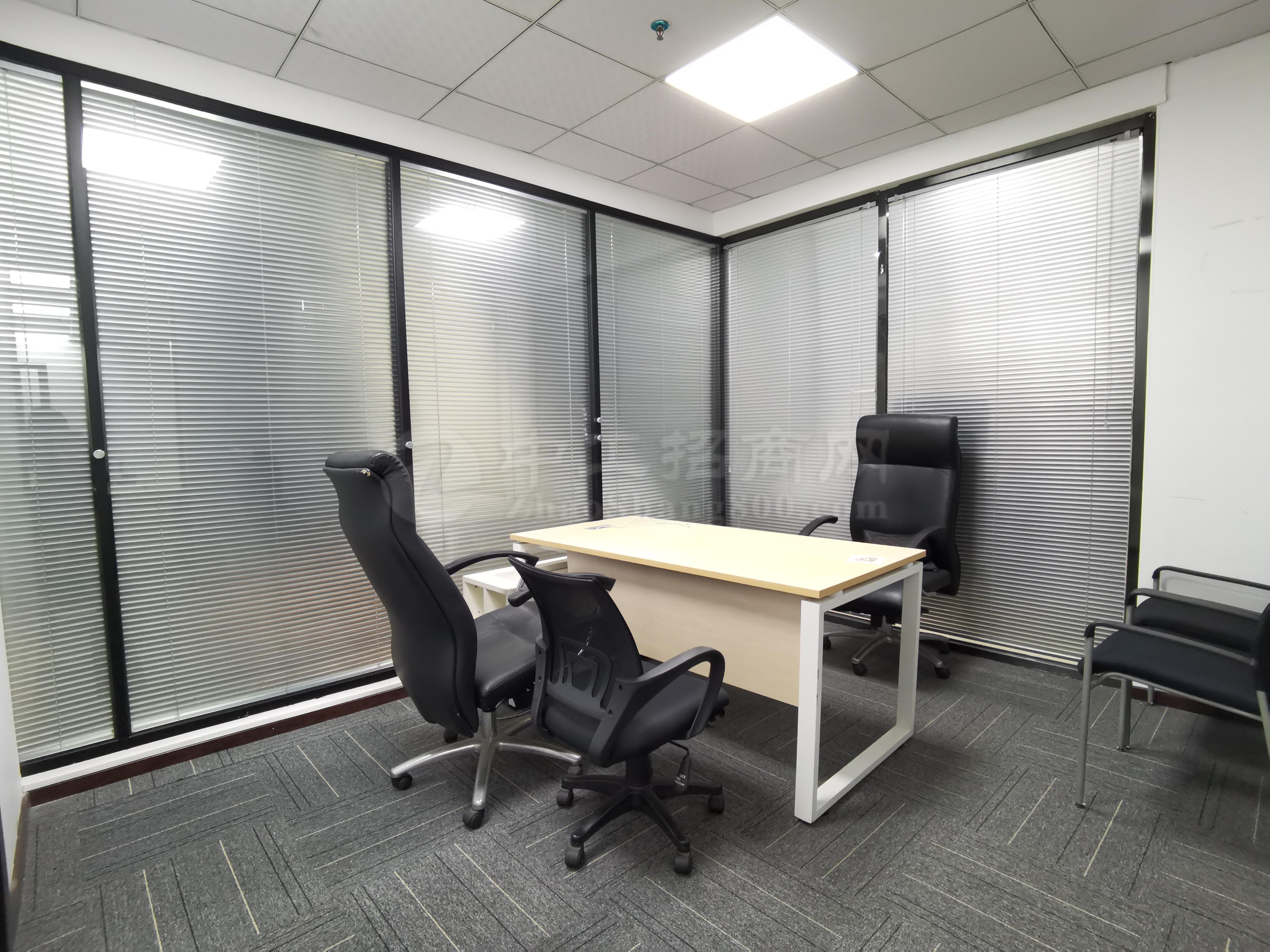 南山高新园精装修办公室260平，配带家私，直接入驻，户型方正!
