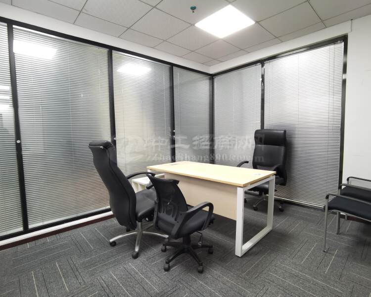 南山高新园精装修办公室260平，配带家私，直接入驻，户型方正!