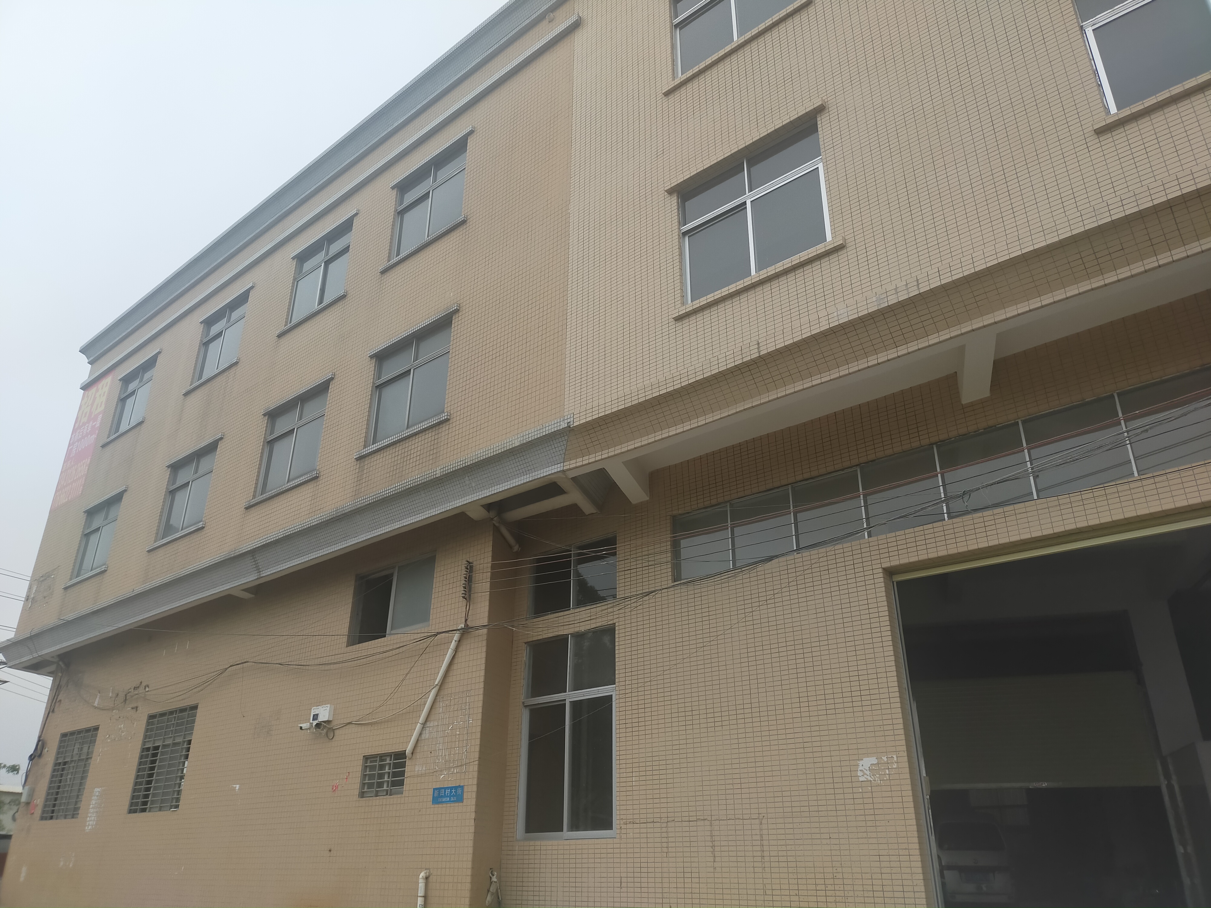 东莞中堂镇新建厂房仓库出租，面积1600平，每层800平。
