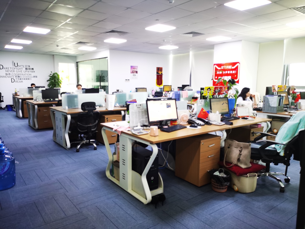 深圳南山南油甲级写字楼办公室业主直租带隔间200－350平!