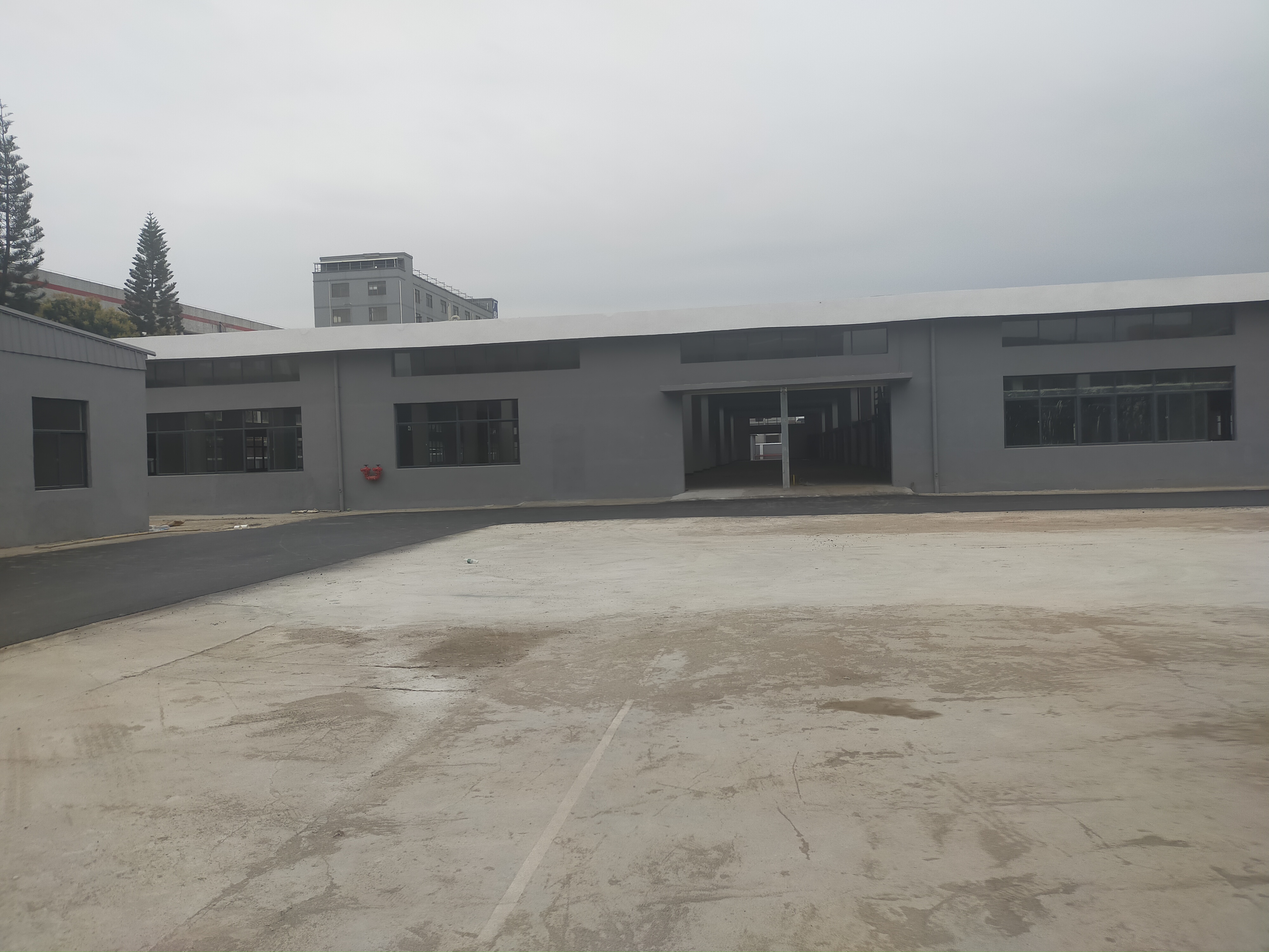 东莞中堂镇新建厂房仓库出租，高度8米，格局方正使用率高。