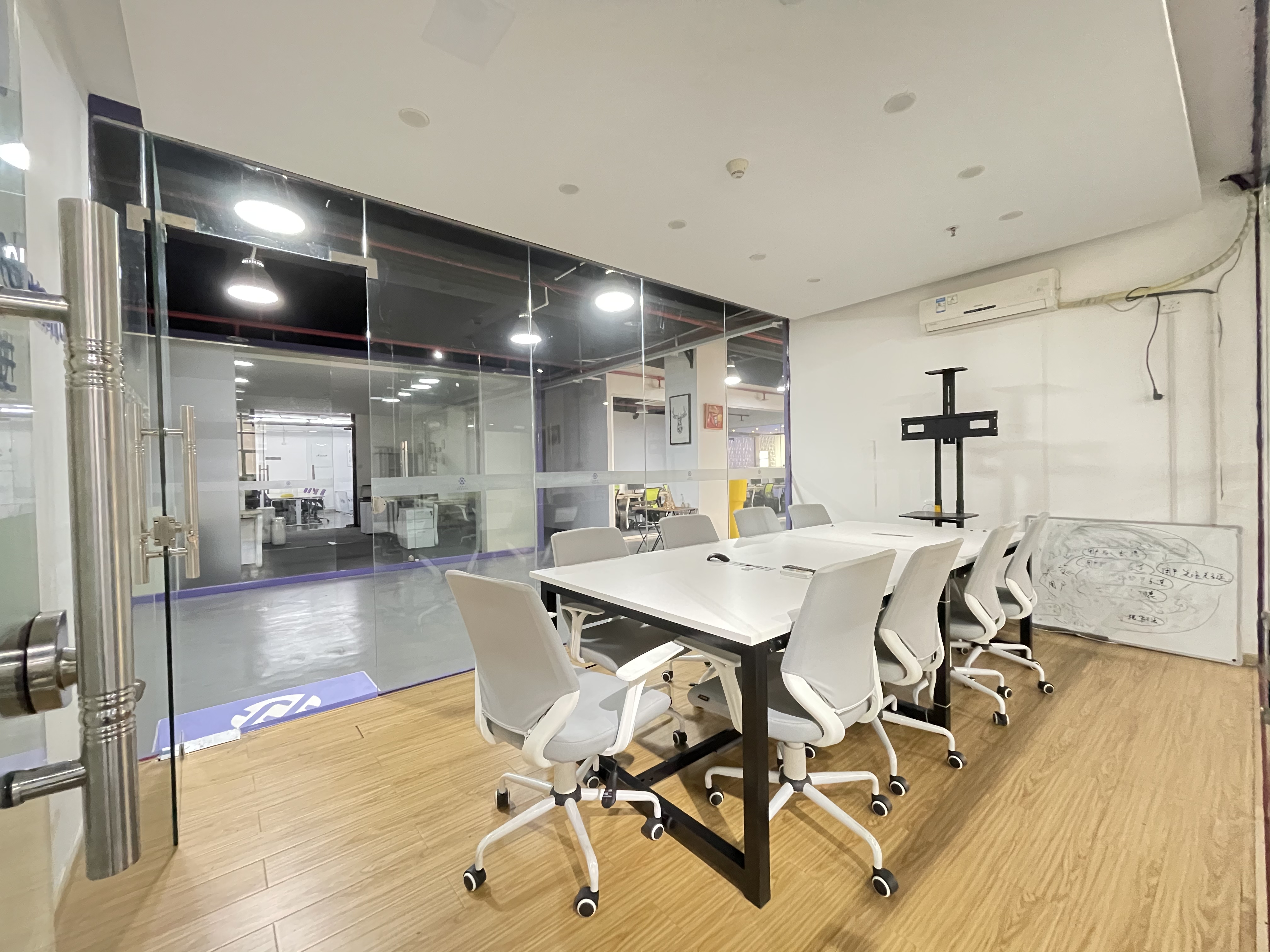 南山科技园红本办公室100平至200平起租，带家私配套齐全