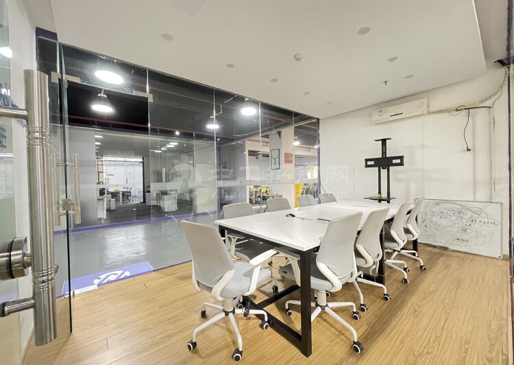南山科技园红本办公室100平至200平起租，带家私配套齐全1