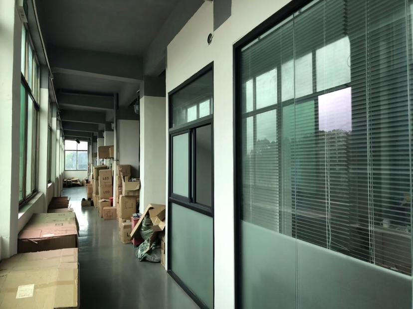 深圳龙华区观澜高速出口楼上整层办公室精装修751平米!