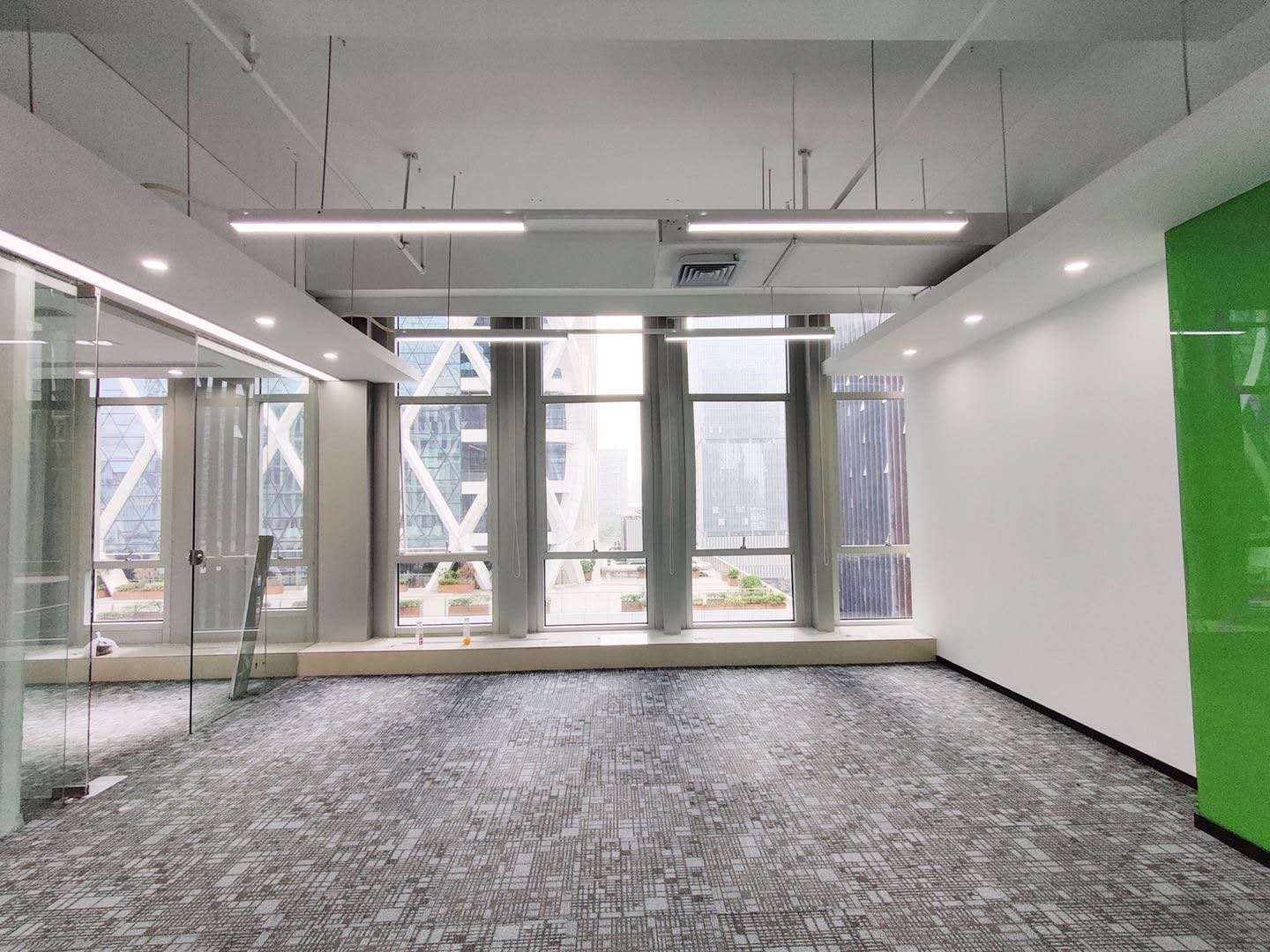 南山科技园面积198平办公室，落地窗采光通透交通便利