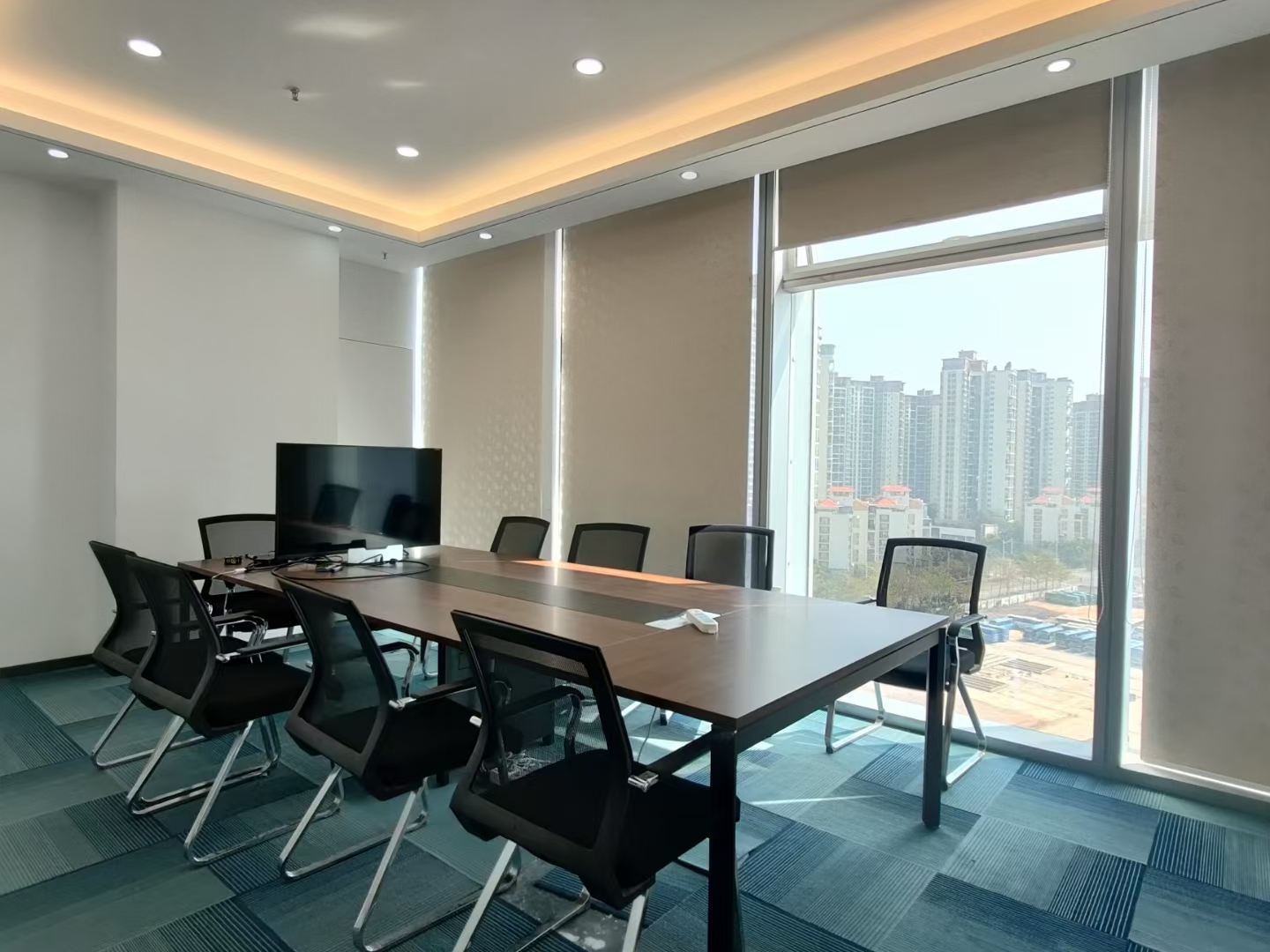 宝安中心区办公室精装修，220平带家私，租金实惠