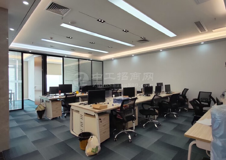 宝安中心区办公室精装修，220平带家私，租金实惠5