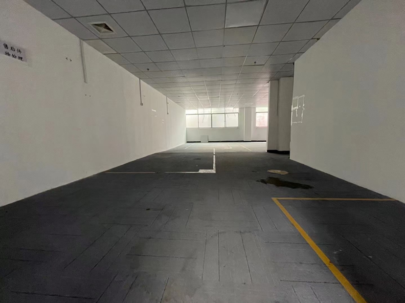 龙华民治三宝工业园新出一套560平厂房出租，适合电商仓库办公
