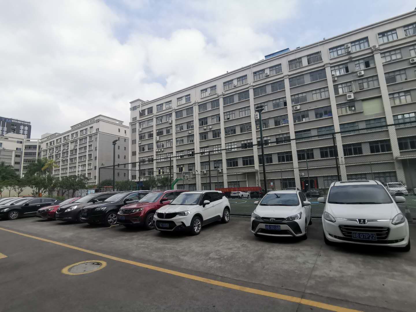 布吉李朗高新技术产业园楼上2000平红本厂房仓库出租，可分租