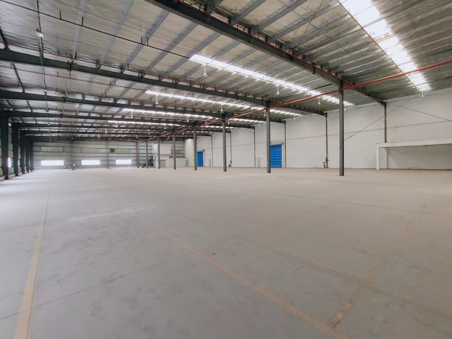 黄埔东区新出单一层厂房仓库2100平方，砖墙到顶。