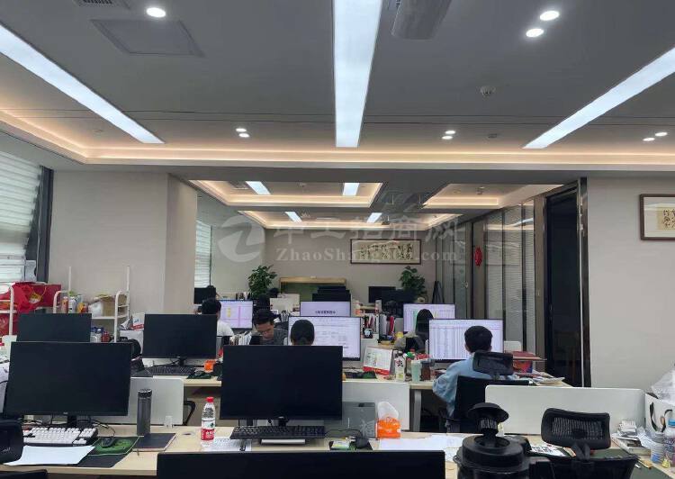 南山粤海门地铁口精装修办公室563平，可分租，采光非常好2