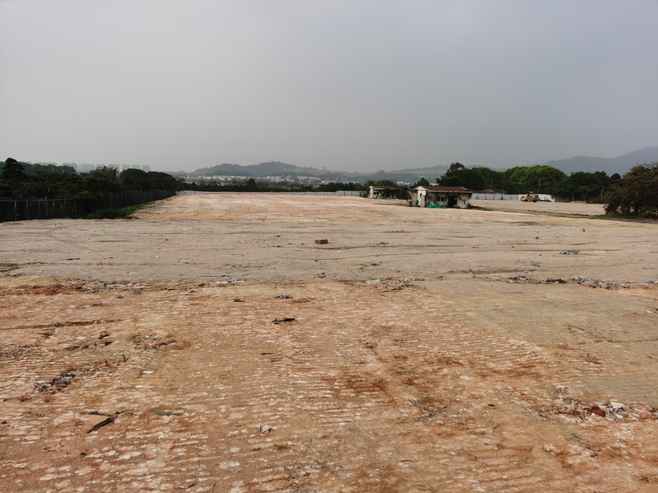 茶山红本地皮证件齐全大小可分租原房东价格好谈可办环评空地大3