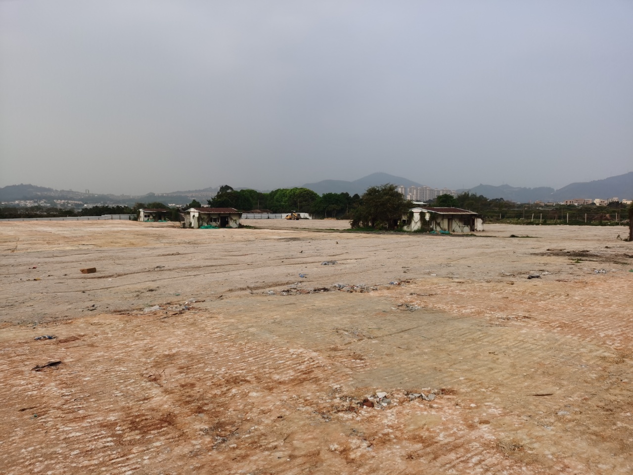 茶山红本地皮证件齐全大小可分租原房东价格好谈可办环评空地大2