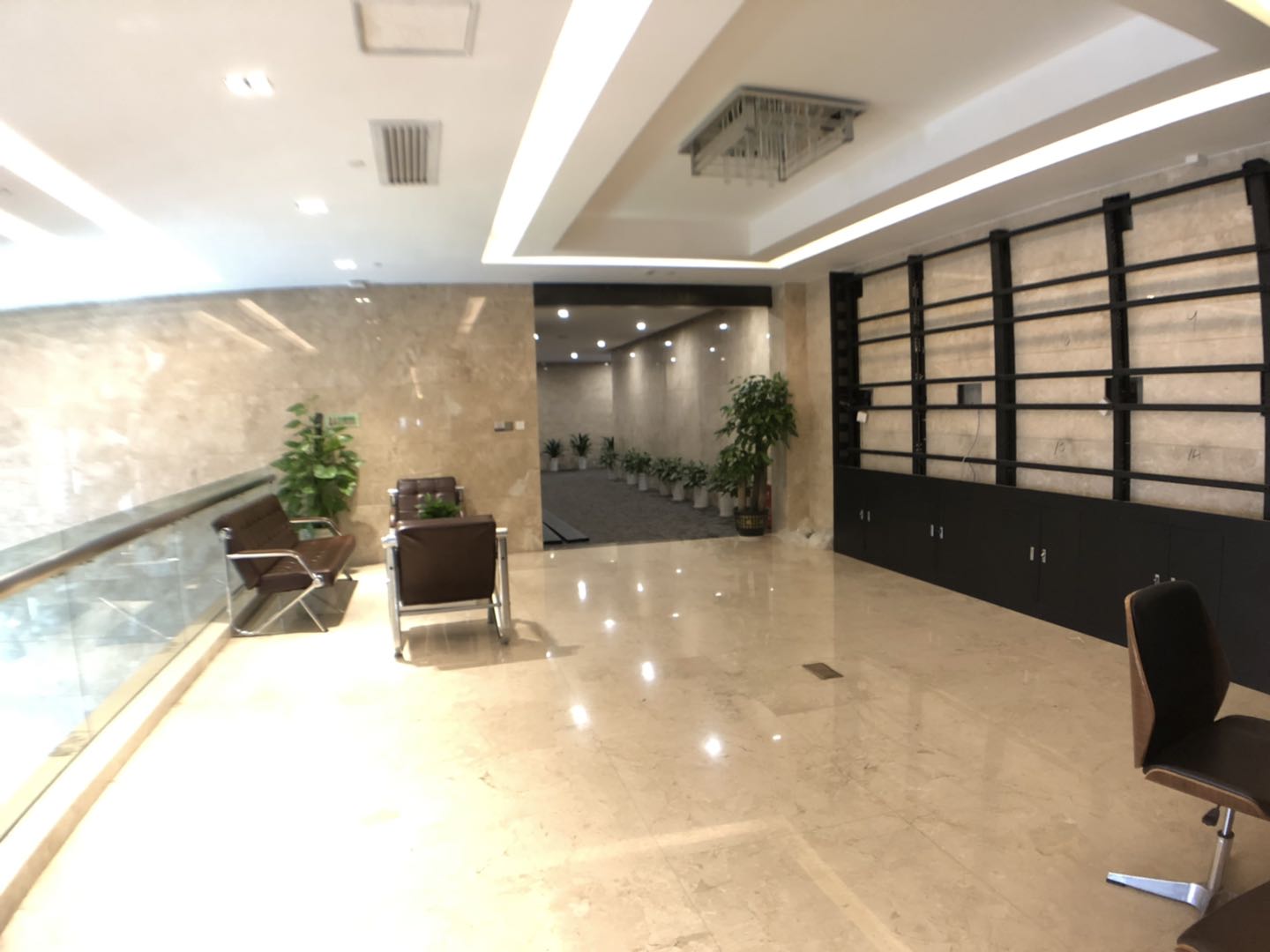 深圳龙岗布吉1983创意小镇新出5楼512平带装修位置好出租