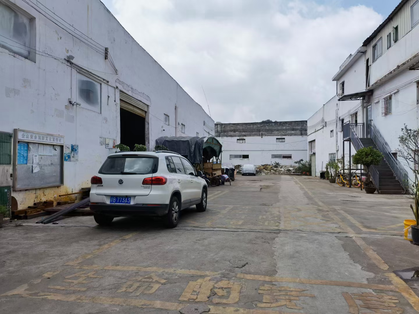 松岗沙浦围社区，一楼高六米，可做仓库做生产厂房出租