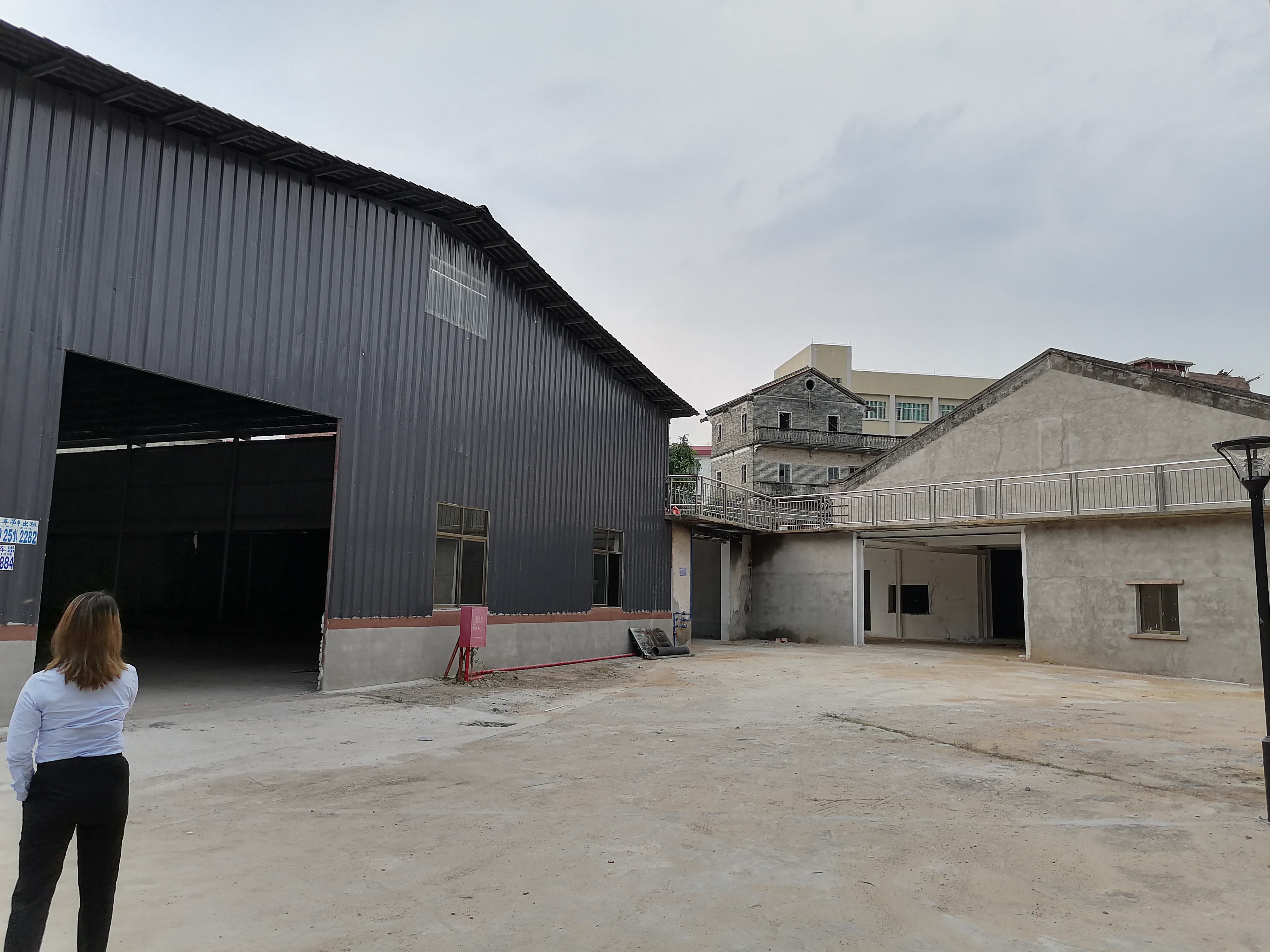 花山镇独门独院单一层，适合仓库，生产，重工业，空地大。