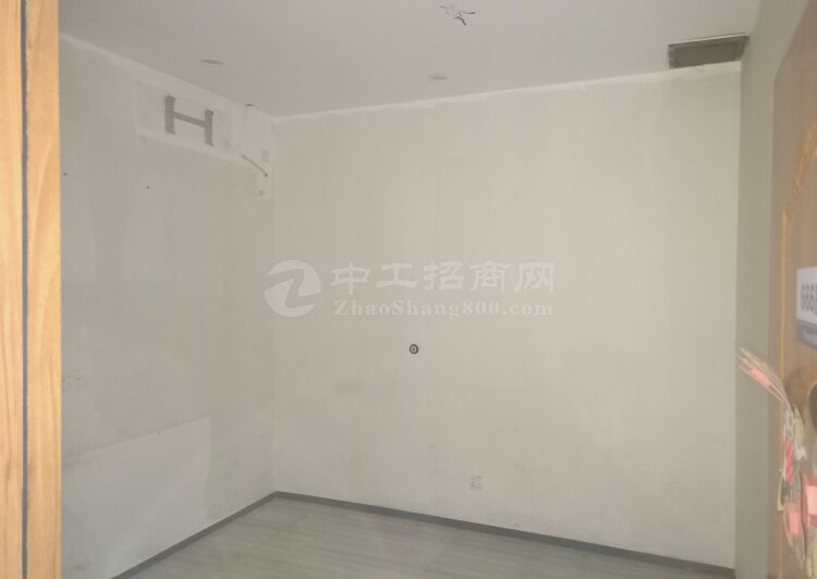 高埗镇中心区域写字楼一楼出租210平2