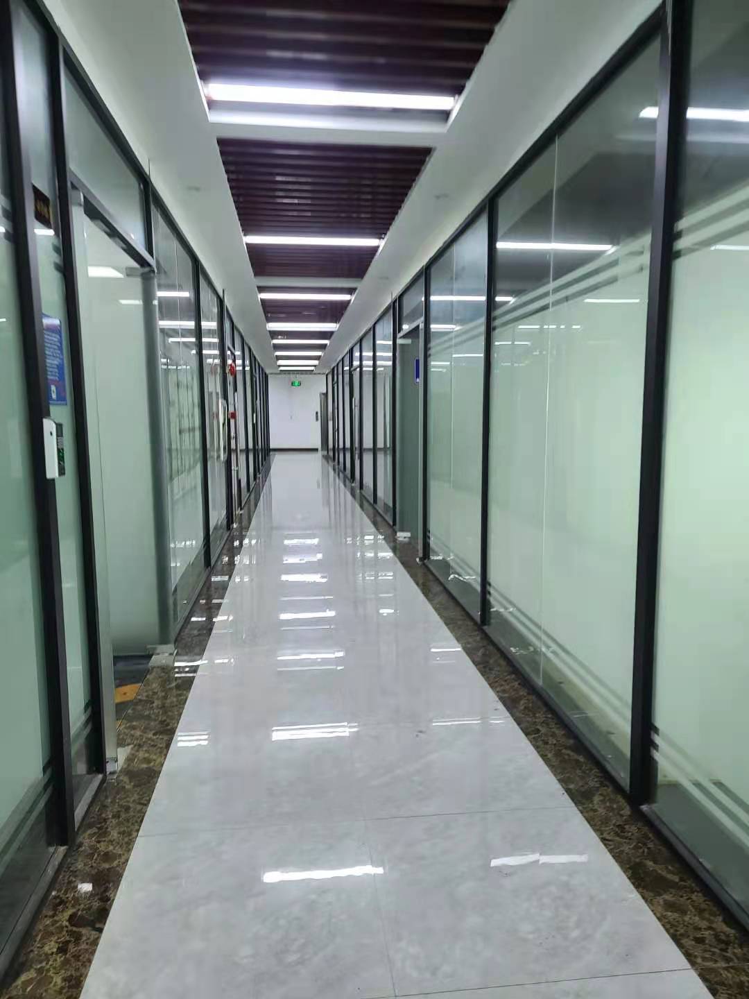 平湖华南城地铁口甲级写字楼260平方米带装修租