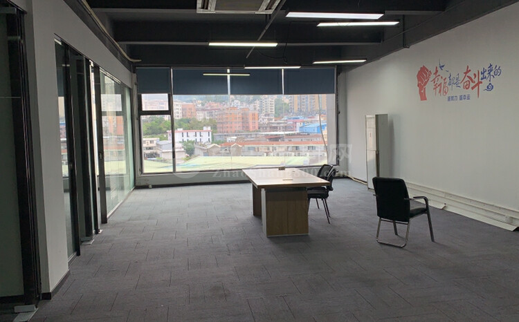 布吉长龙地铁站新出楼上精装办公室288平红本可注册公司