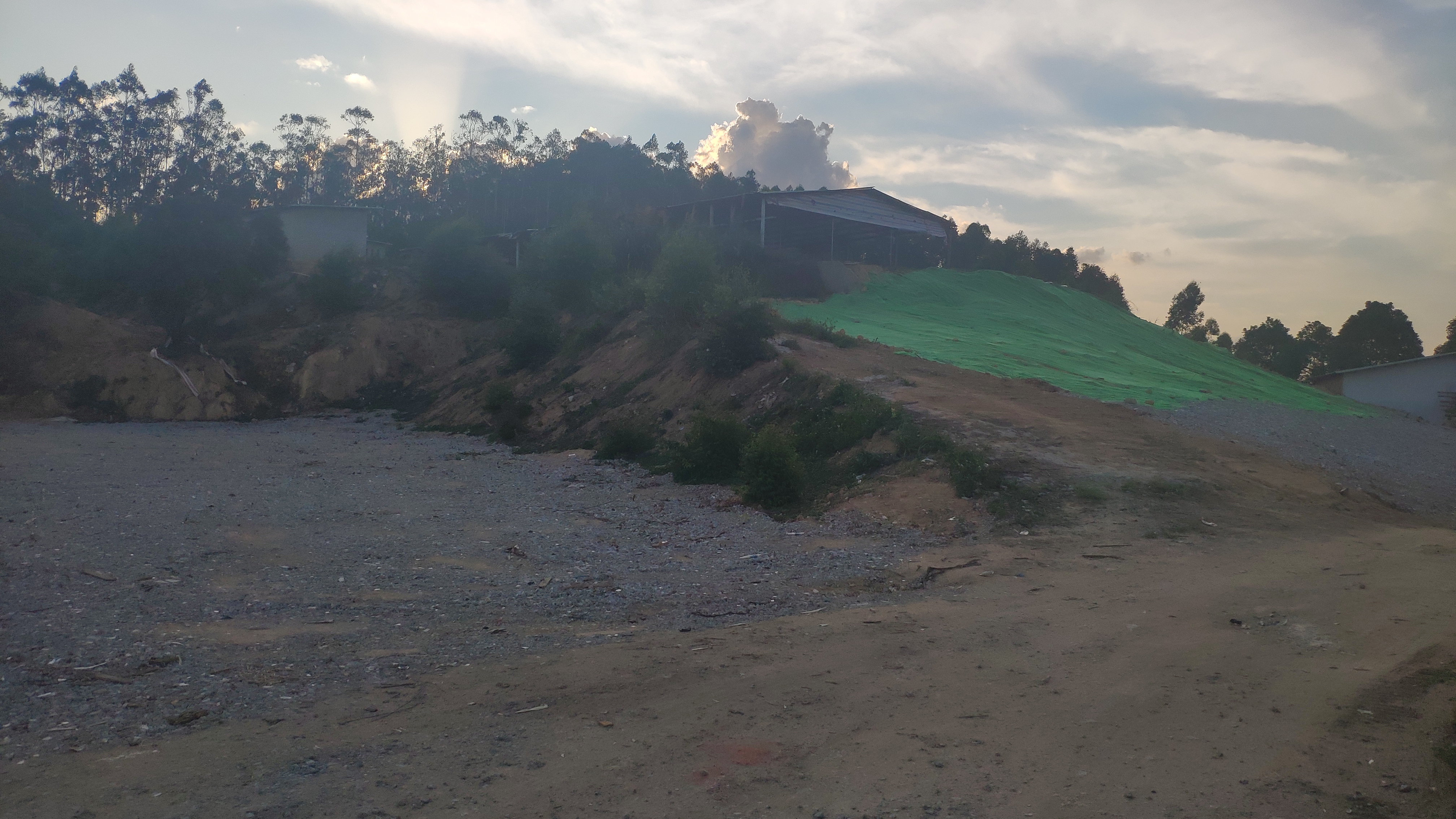 博罗湖镇靠山边可进货柜平整好空地30亩1