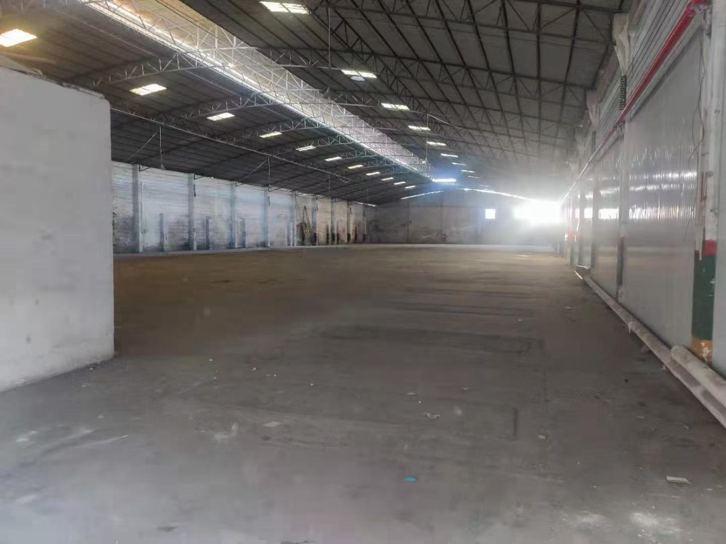 禅城区石湾单一层厂房，面积6480方报价18元，可仓库可生产