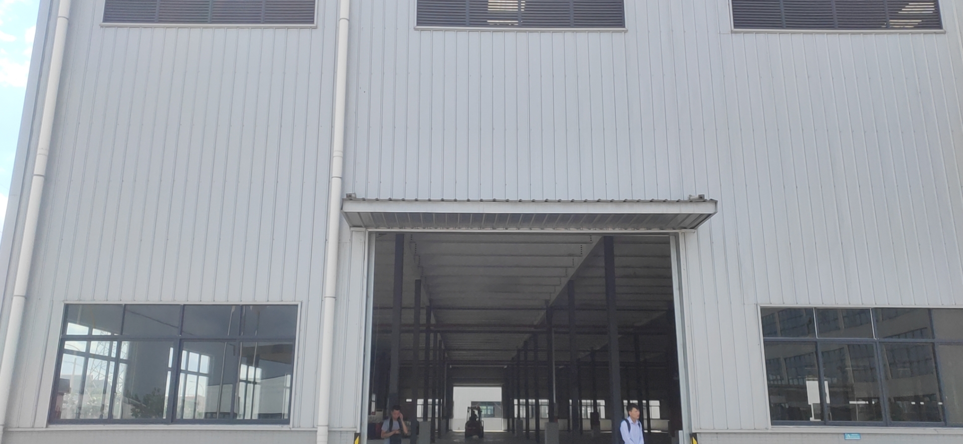 全新厂房，一楼高度8米，楼上6米，证件齐全，适合仓库，机械，