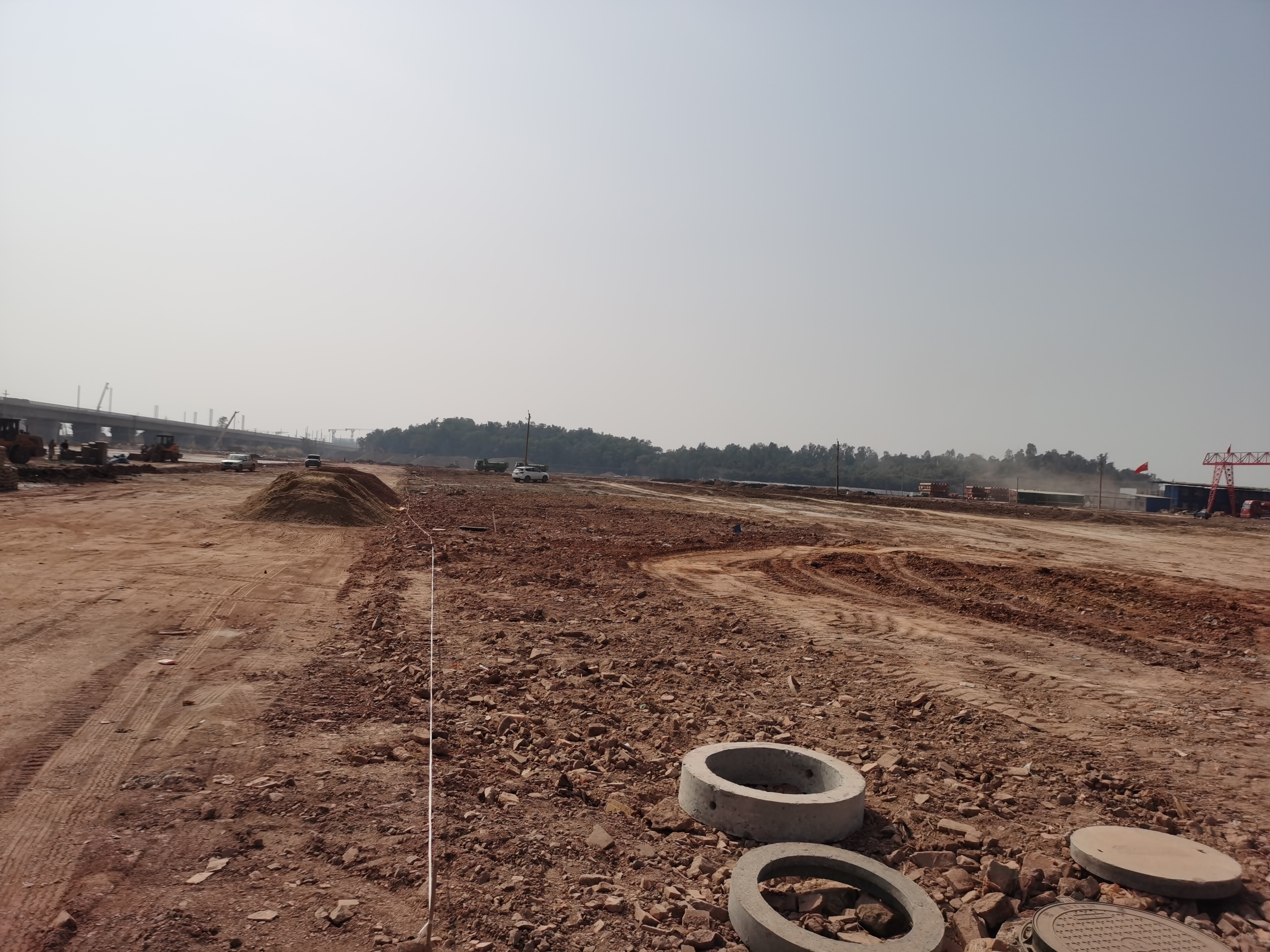 陈江新华大道边300亩工业地皮出租五千平米起分租，可打水泥