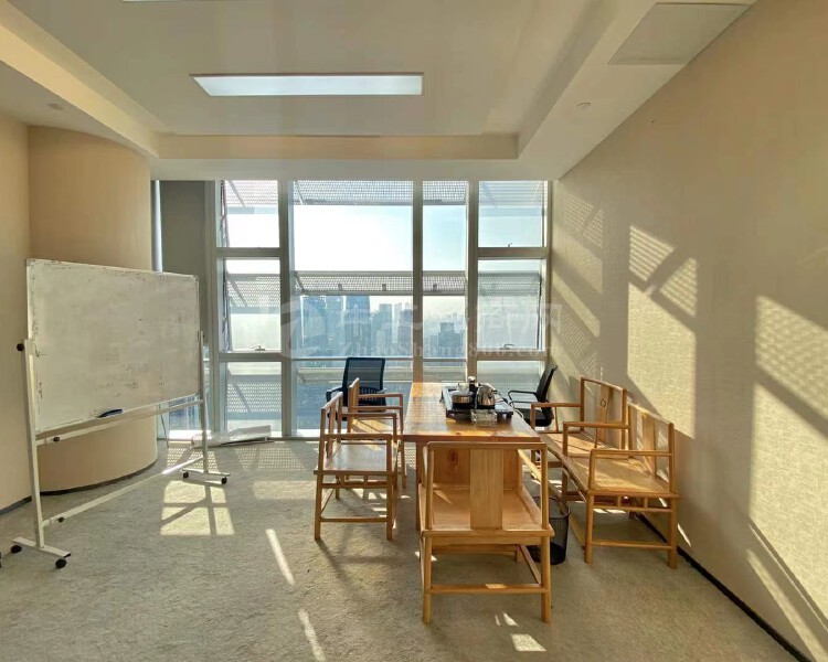 福田精装修办公室788平，落地窗幕墙，视野开配套家私拎包办公