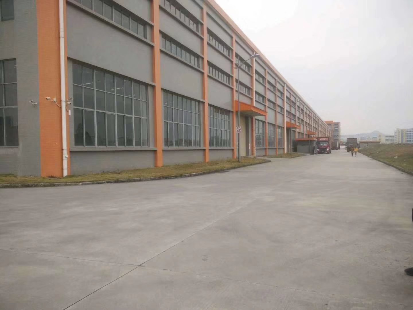 黄江镇独门独院30000平方单一层钢构厂房仓库出租，价格便宜