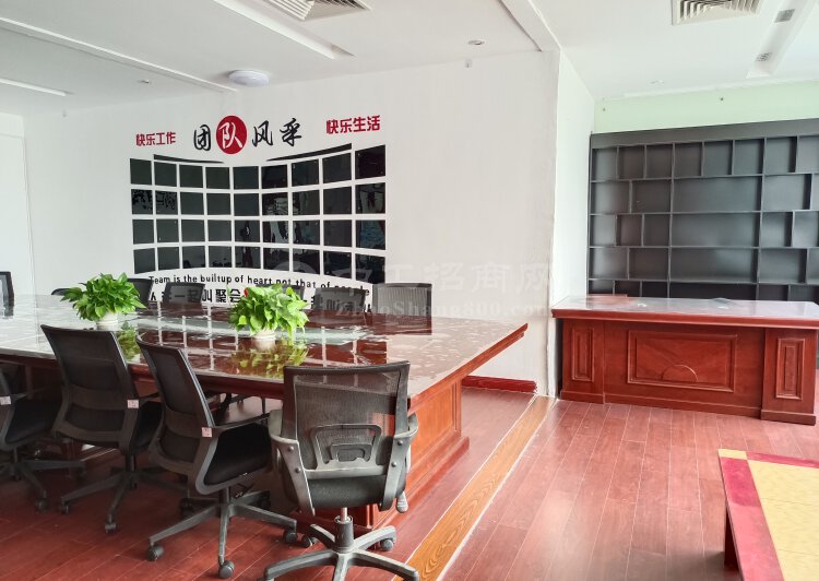 石岩汽车站附近新出一整层500平精装修带家私办公室出租。6