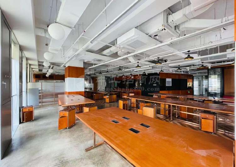 南山科技园创意园办公室整层3518平出租，配全家私拎包办公5