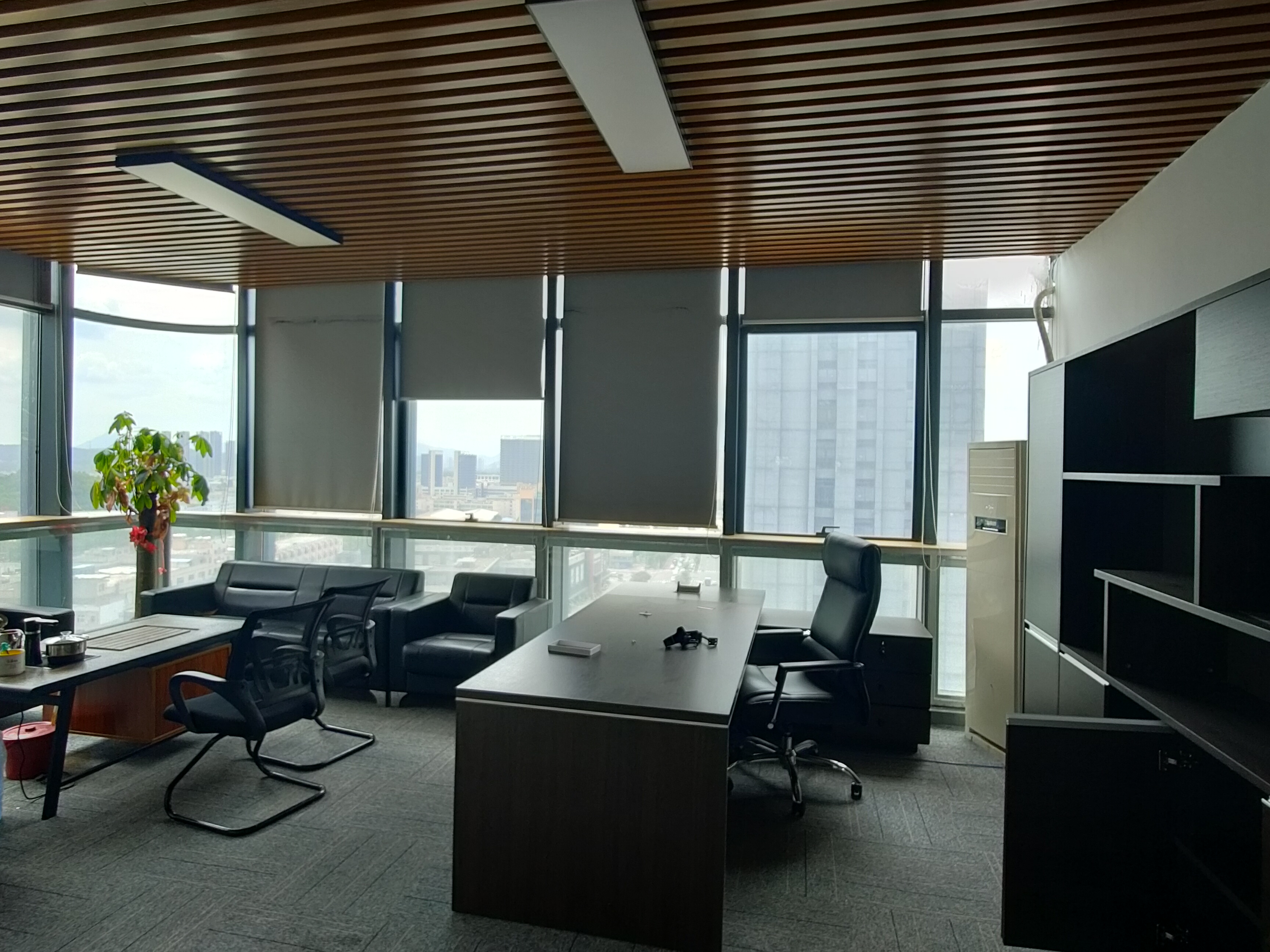 平湖新出288平甲级写字楼办公室出租采光好带卡座落地窗
