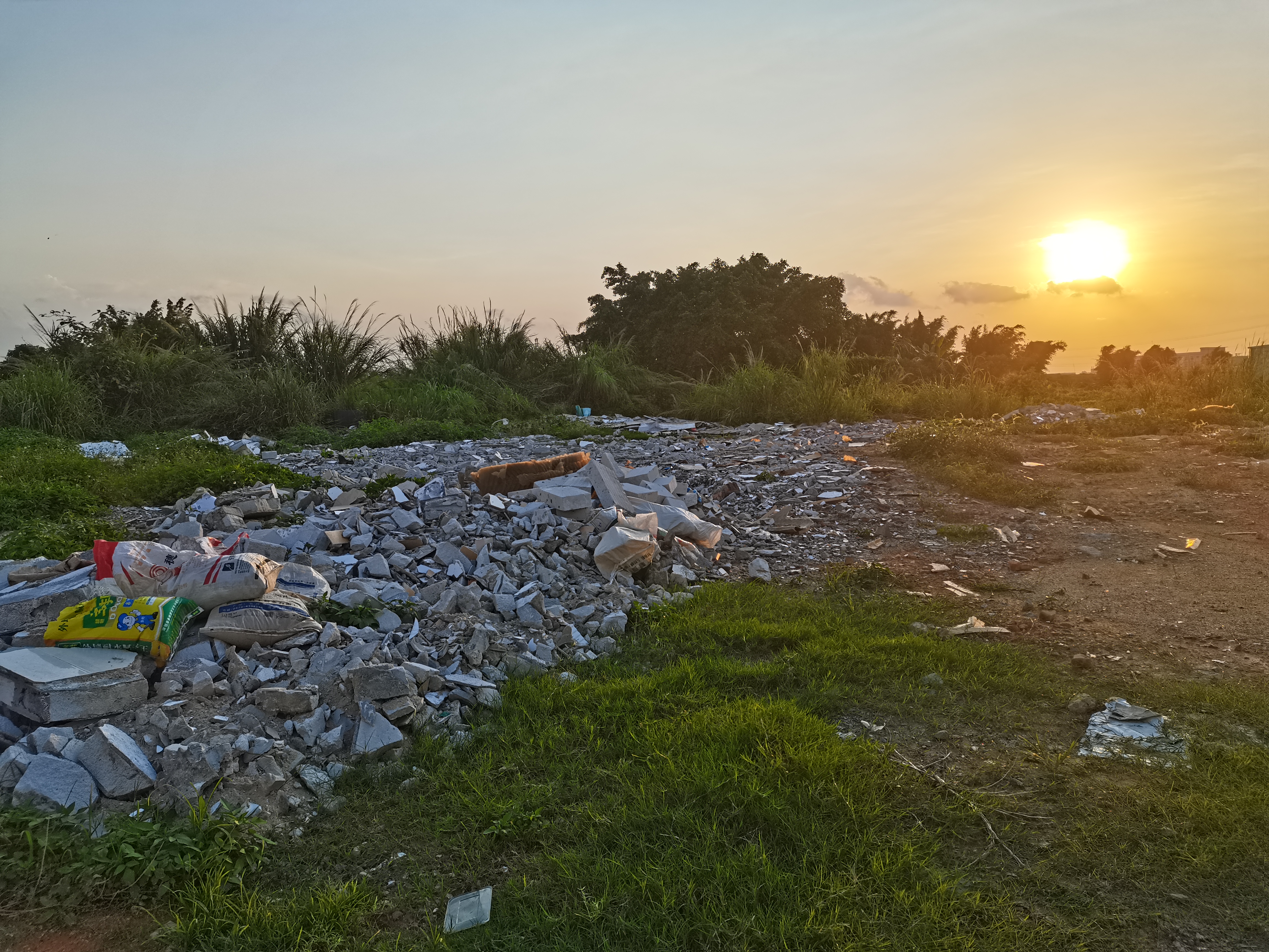 6000平空地出租！！工业园门口交通主干道边价格美丽2