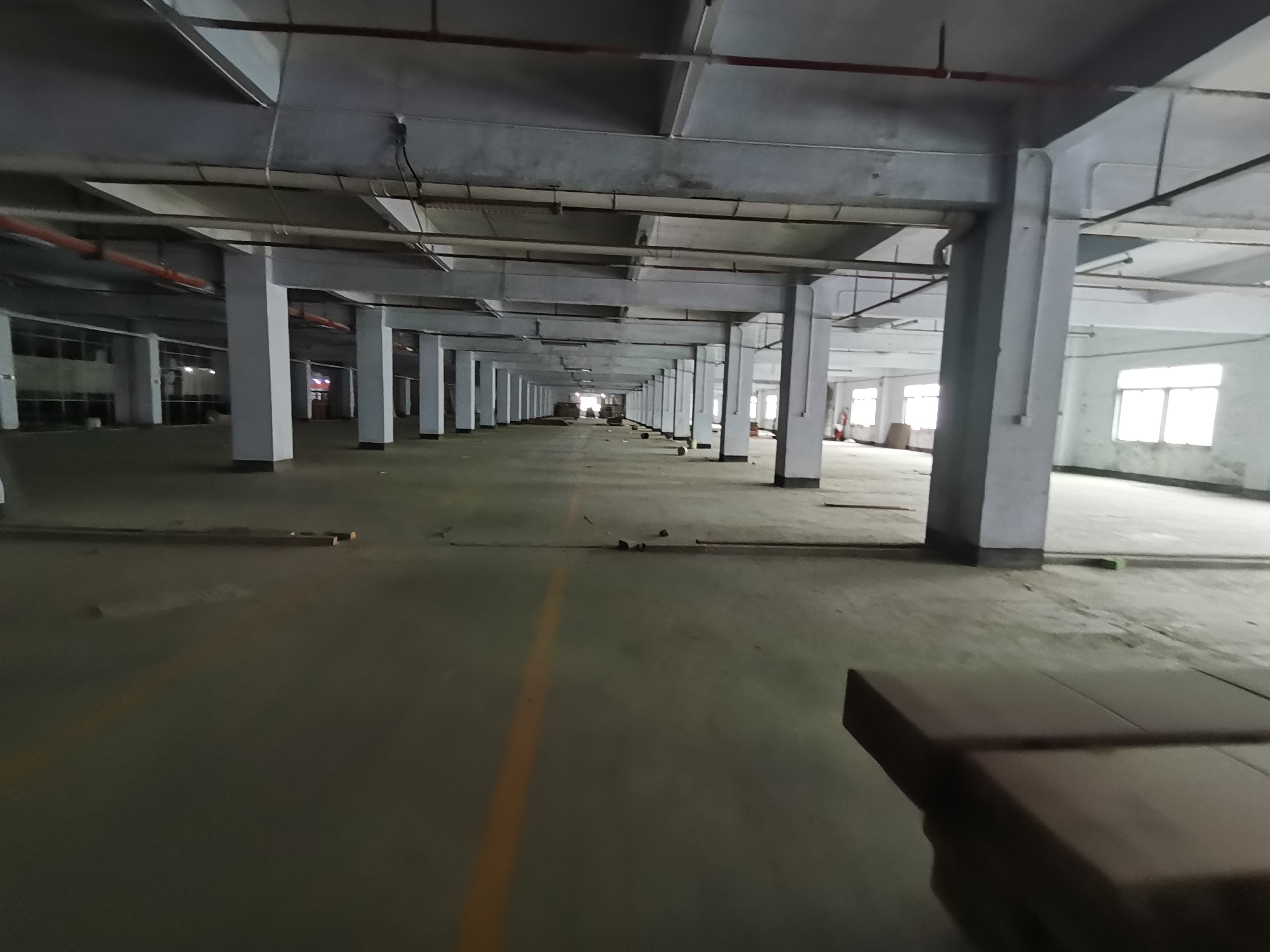 虎门大型工业园区分租楼上1层10000平可坐仓库