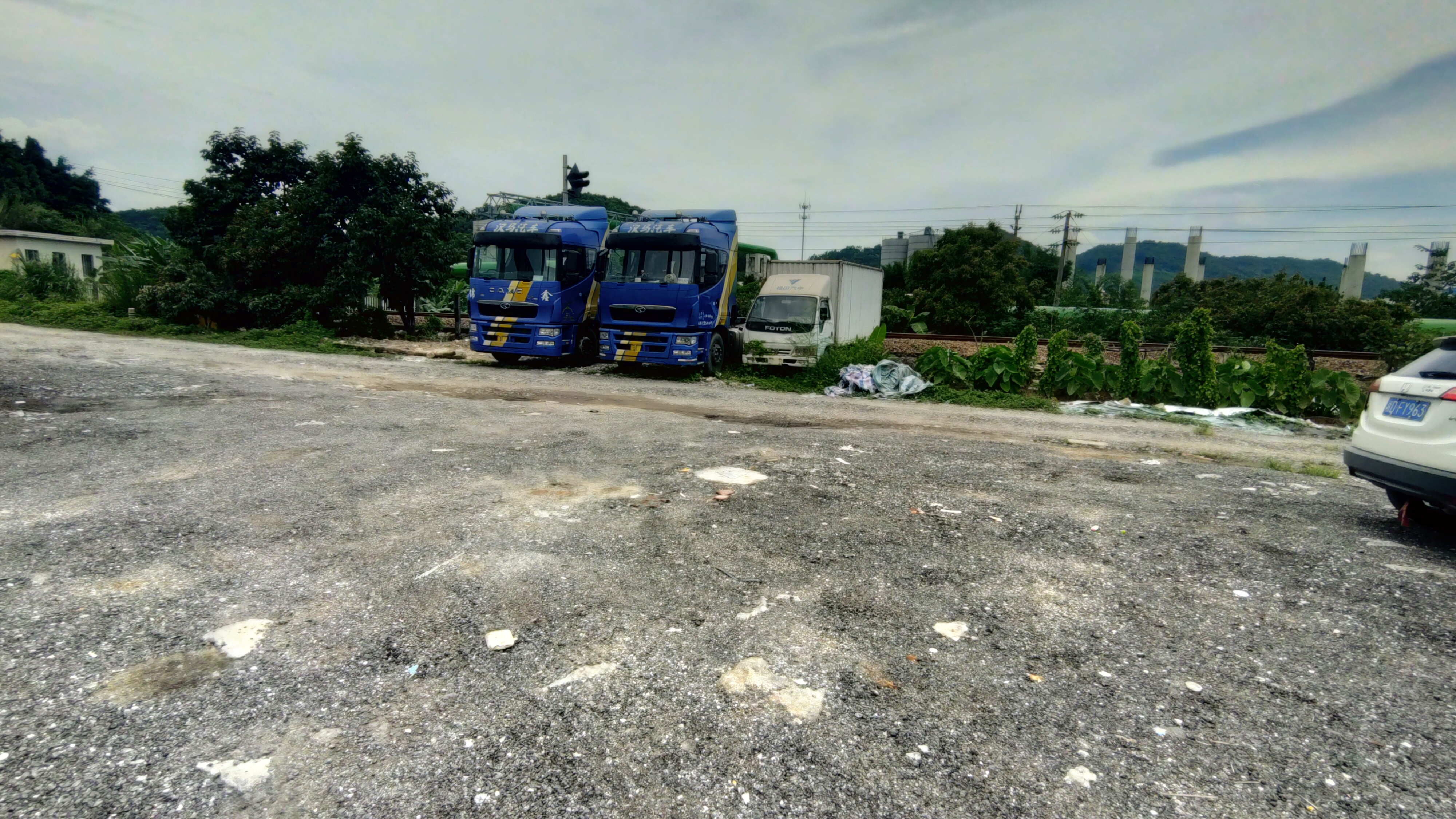 黄埔南岗开发大道大马路边，独门独院空地。进出方便，拖头随便停3