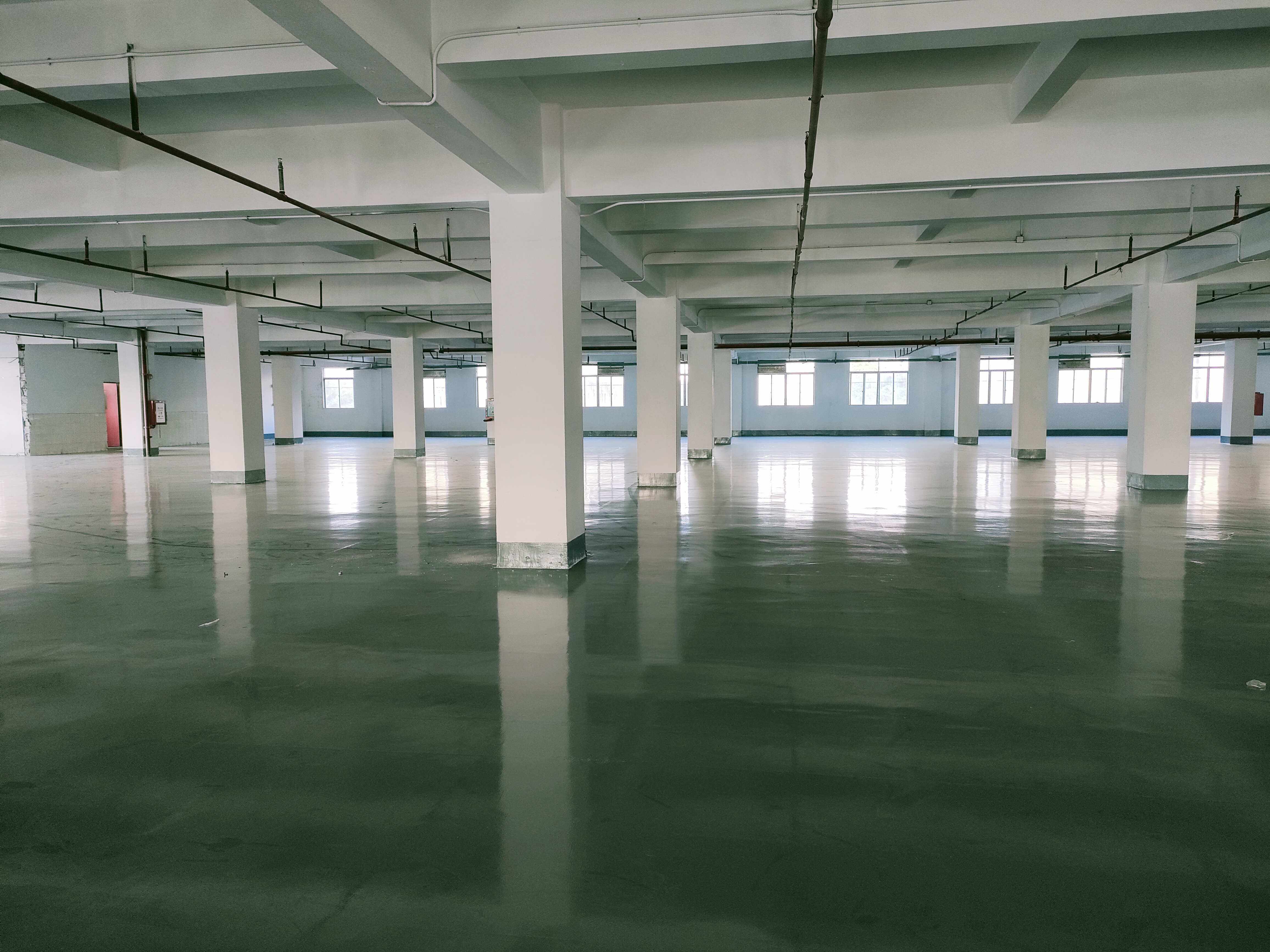 仓库出租3600平方，可以储存做仓库或者做厂房也可以。